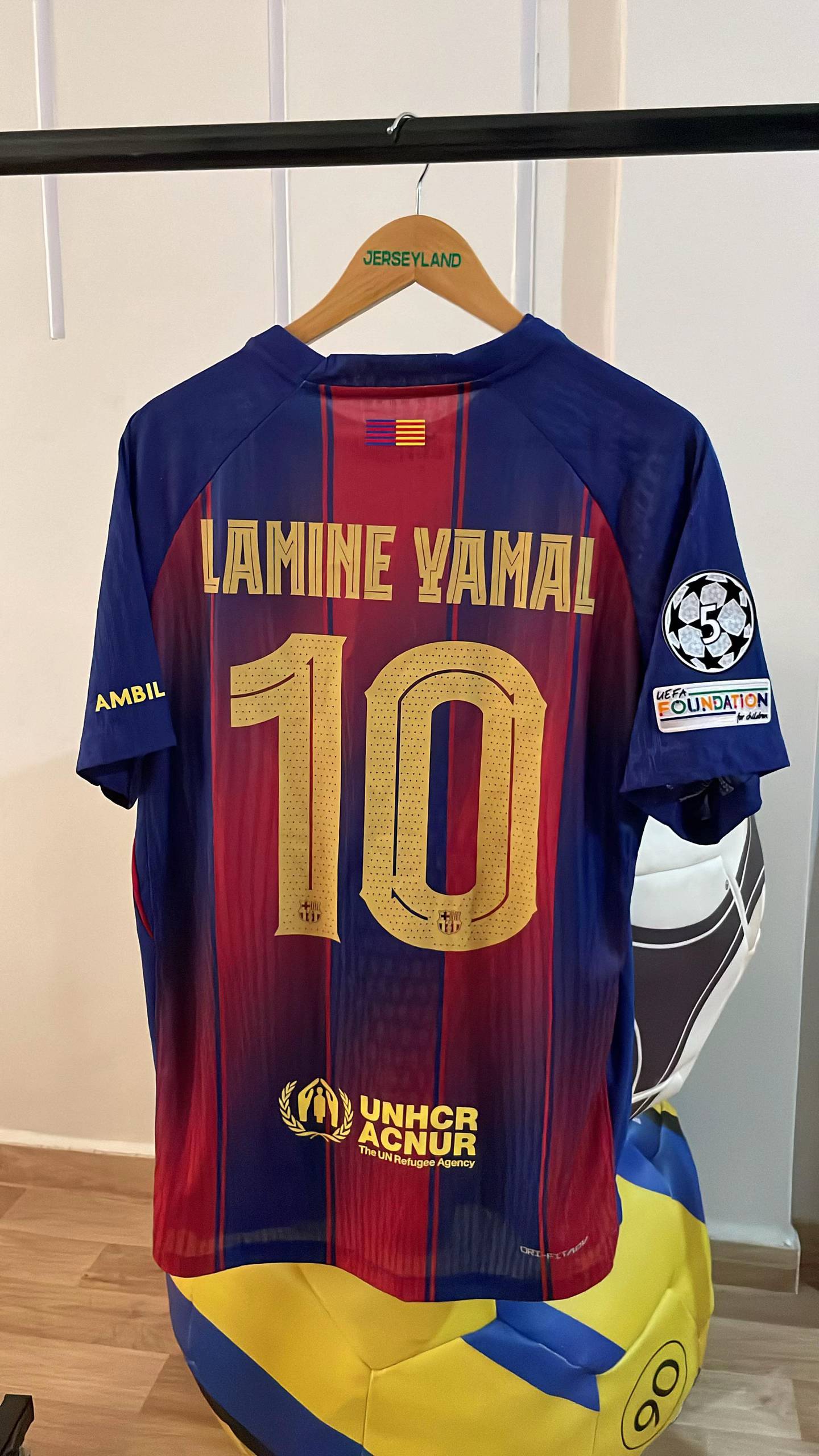 LAMINE YAMAL 10 UCL